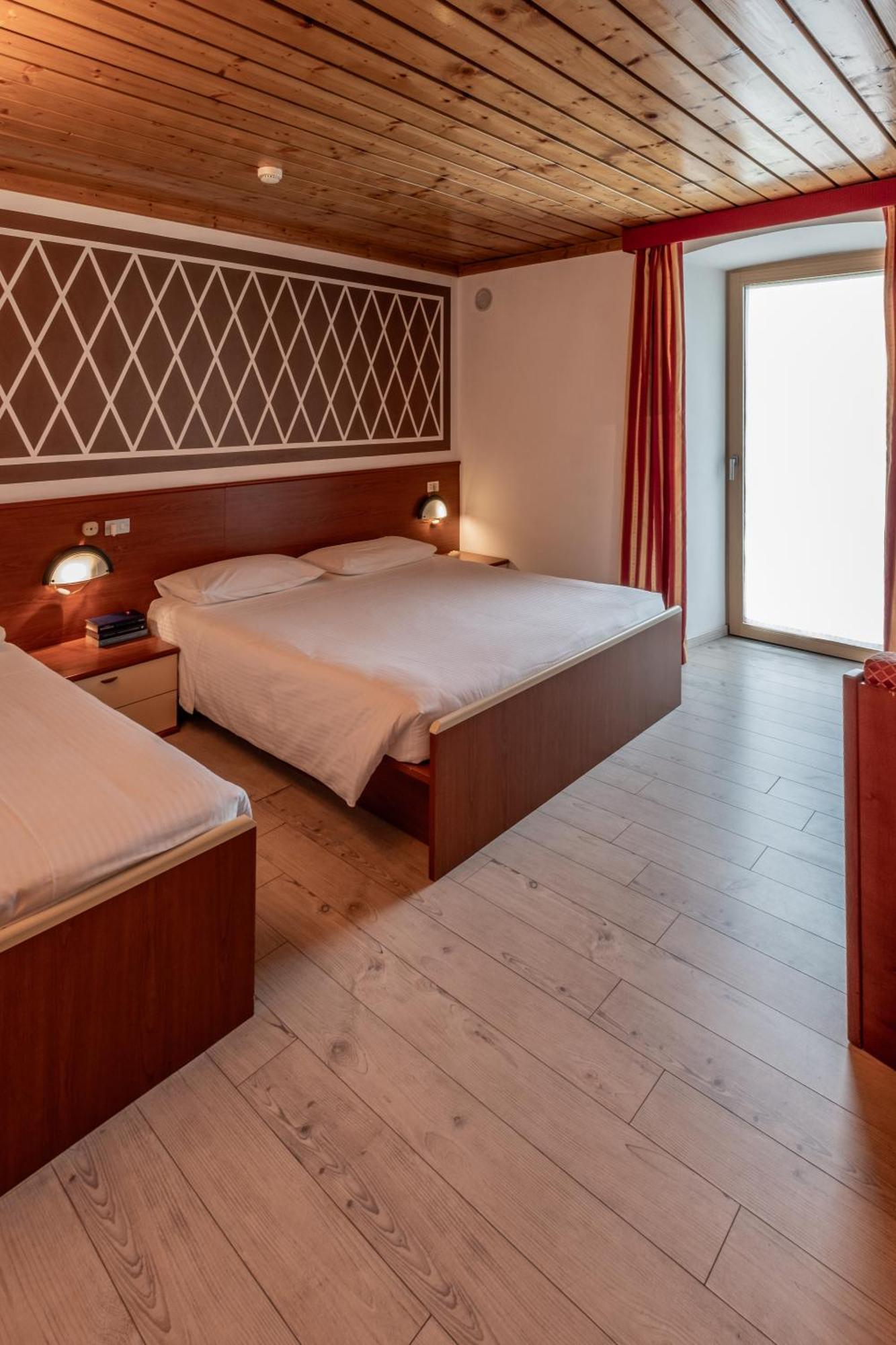 Hotel Garni Zanella Fucine Exterior foto