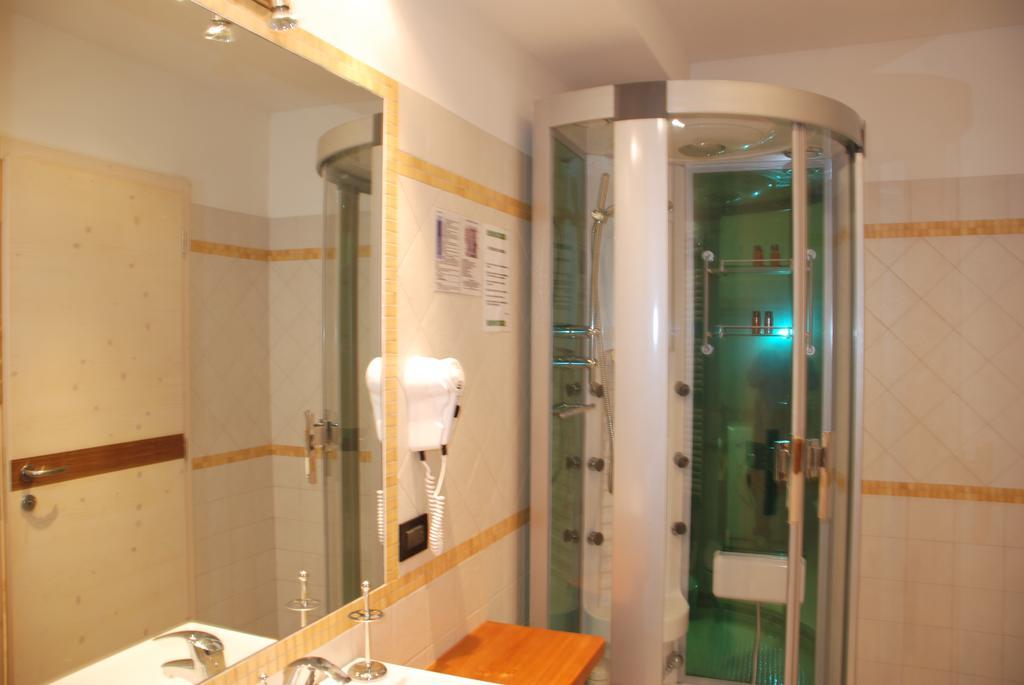 Hotel Garni Zanella Fucine Exterior foto